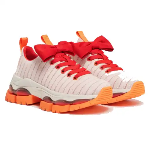 Sports shoes