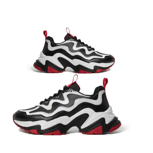 Sports shoes