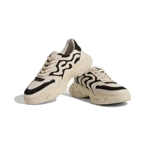 Sports shoes
